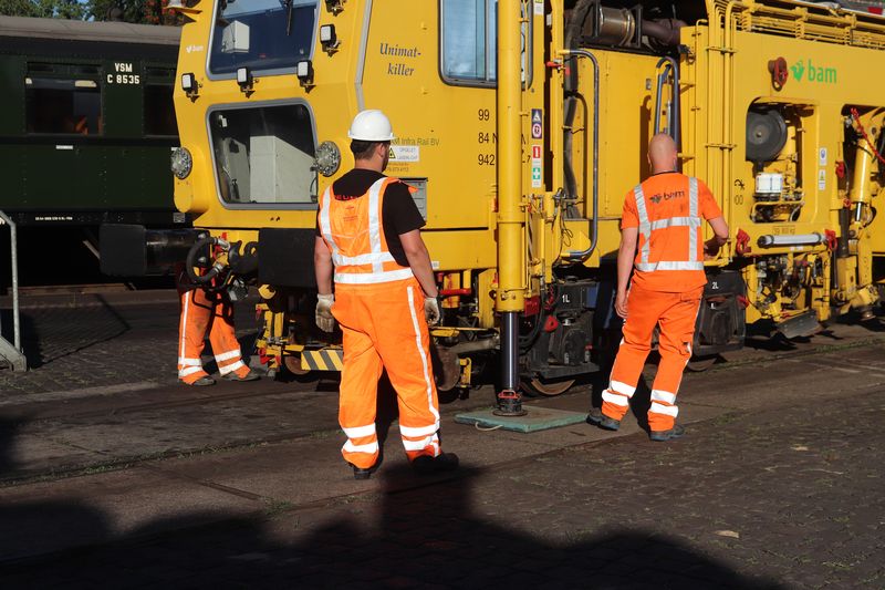 BAM Stopmachine met het fabrieksnummer 1214 en het UIC-nummer 99 84 942 8 702-7.